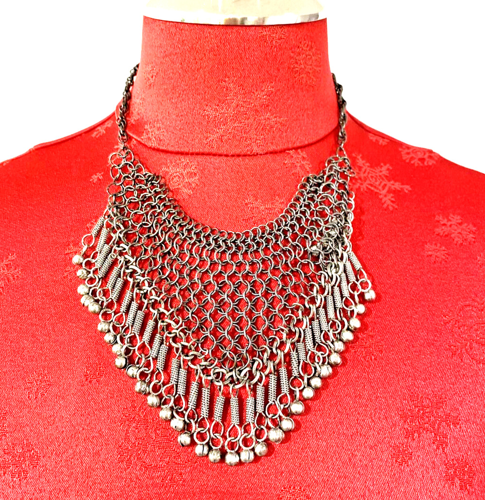 Vintage Chain Maile Bib Necklace Boho Beaded Silvertone Unique Movement Jingles
